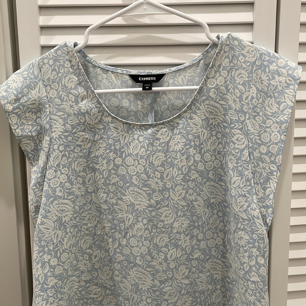 Express Short Sleeve Blue Floral Top